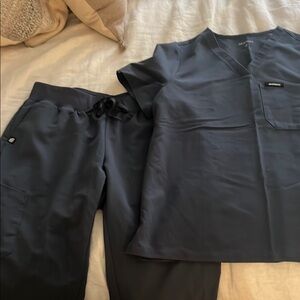 Jaanuu Scrub Set in Dark Gray